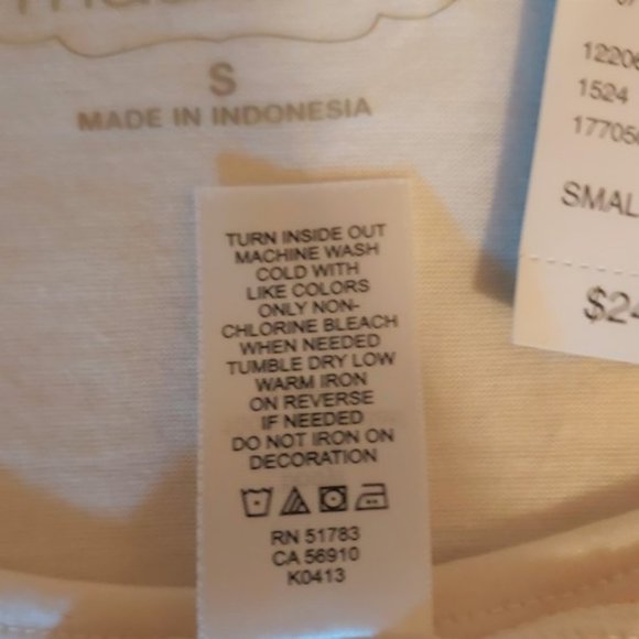 MAURICES OFF WHITE W/PURPLE/LAVENDER/BLACK/GRAY FLORAL DESIGN TOP SIZE S NWT - Picture 7 of 7